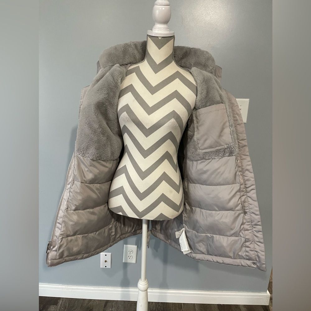 Hollister Women’s Parka - Picture 13 of 16